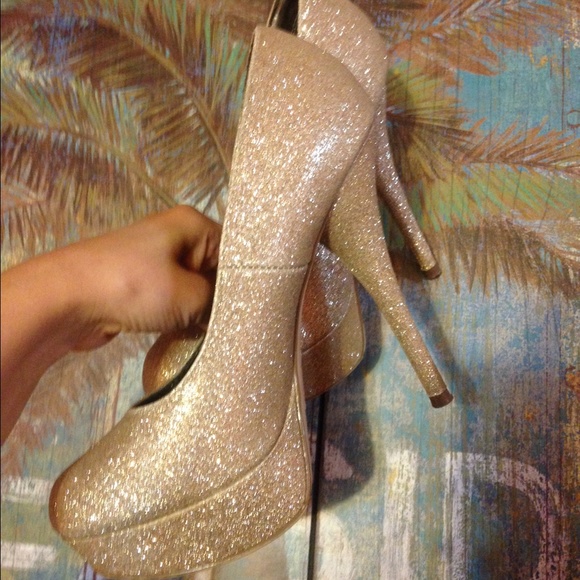 Glitter heels! 🎉💥
