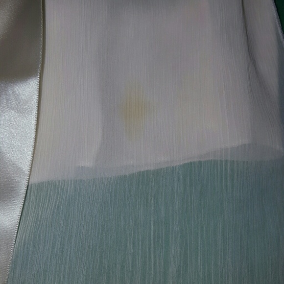 Ivory blouse - Picture 2 of 3