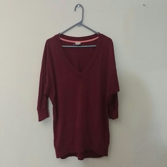 Three quarters, v-neck sweater