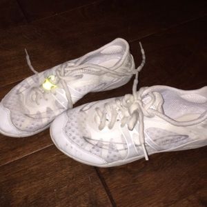 Cheer shoes