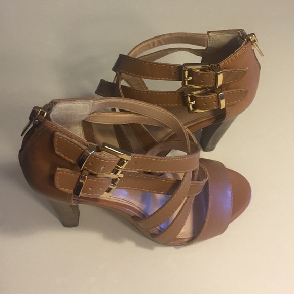 Banana Republic Daisey Sandal Nude Learher 7.5 - Picture 3 of 4