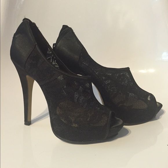 Aldo Black Keasley Peep toe Lace Booties