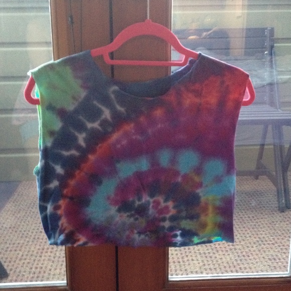 MUST GO!!! Brandy Melville tie die tank top