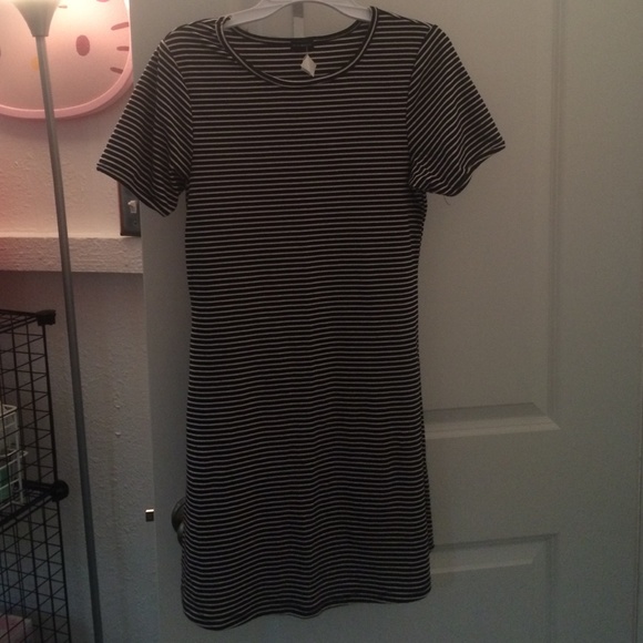 ✨🎉TRADED🎉✨BM Navy & White Stripe Tshirt Dress - Picture 2 of 3