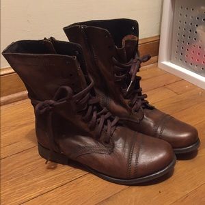 Steve Madden Troopa Lace-Up Round Toe Combat Boots
