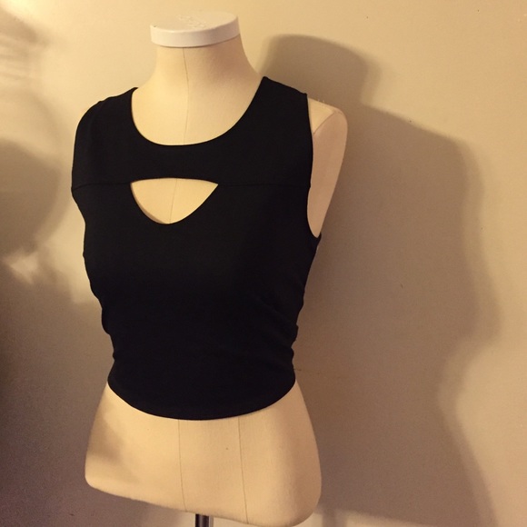 Black Cropped Tee