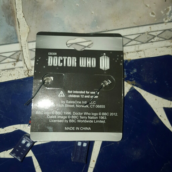 ❎❌SOLD❌❎Doctor Who Earings - Picture 2 of 3