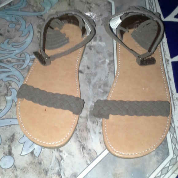 Crazy 8 sandals - Picture 2 of 3