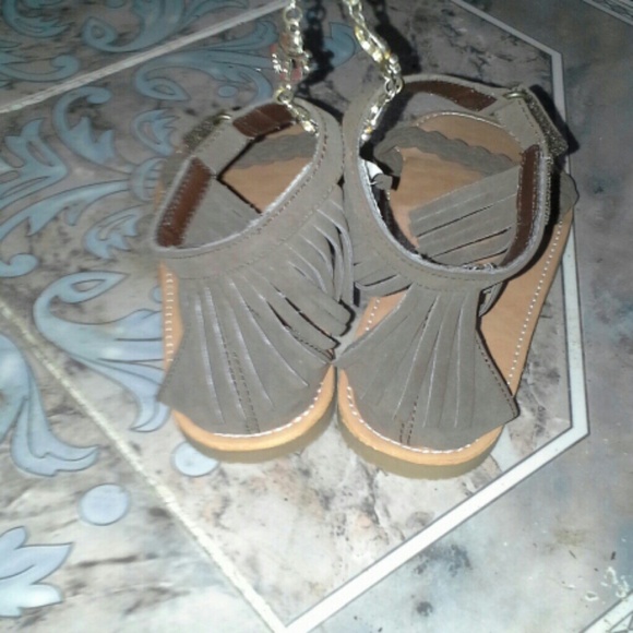 Crazy 8 sandals - Picture 3 of 3
