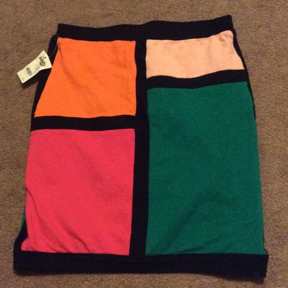 Bodycon skirt. - Picture 2 of 3