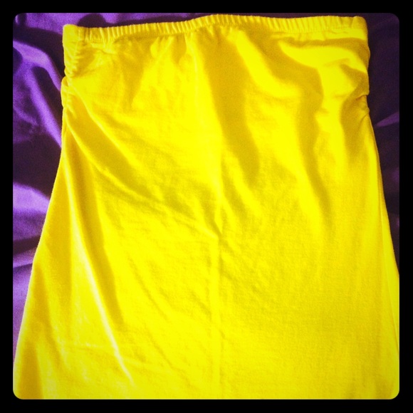 ♦️Sold♦️Yellow tube top size small