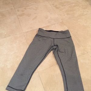 Lululemon black and white checkered crop leggings