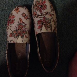 Feather flowered unique toms