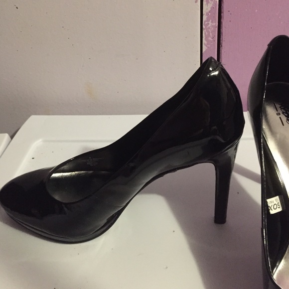Black heels - Picture 2 of 3