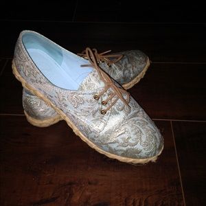 Tory Burch unique design shoes with laces