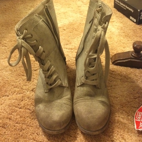 Grey combat boots, 8 1/2