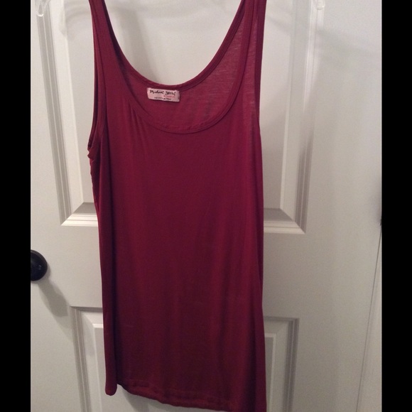 Bundle of 2 Michael Stars tanks.