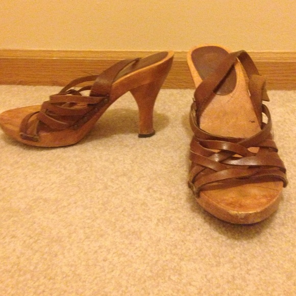 MIA sandals wooden brown leather