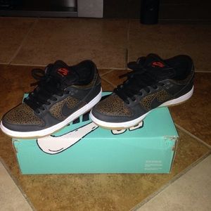 Nike SB low giraffes