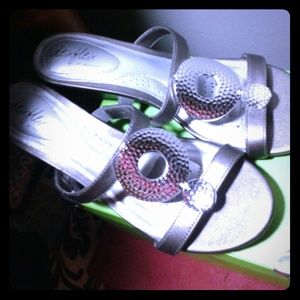 Silver/olive medium sandals