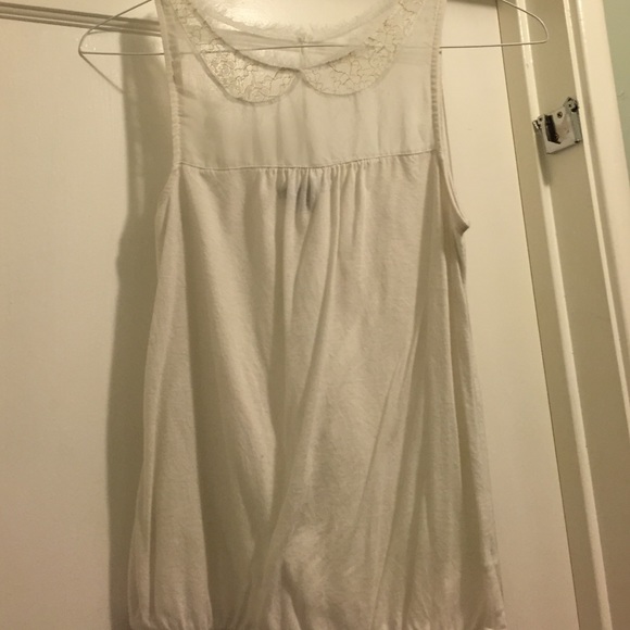 White sheet top American Eagle tank top