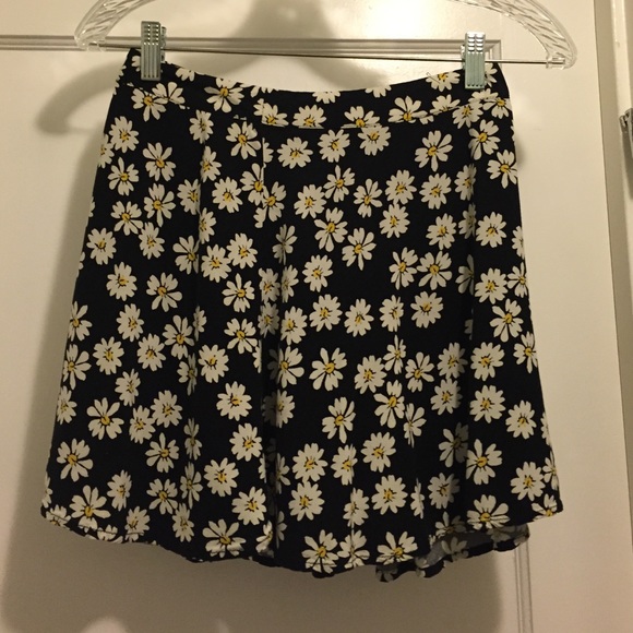 Forever 21 daisy print circle skirt