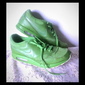 GREEN NIKE AIR