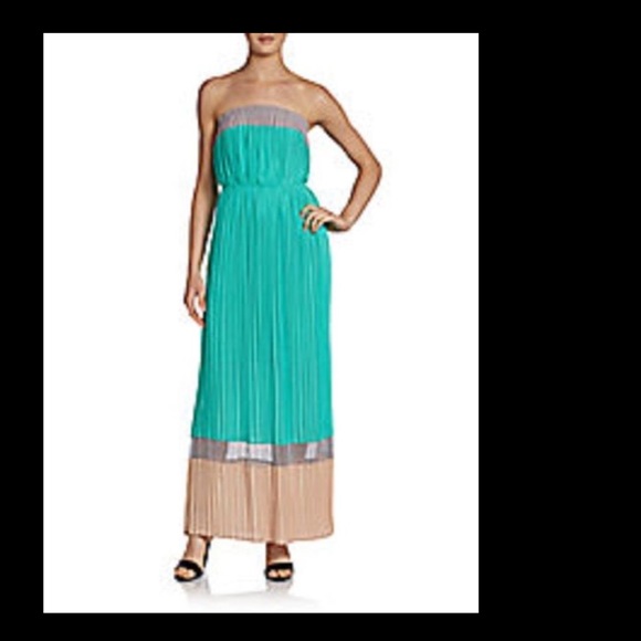 Romeo & Juliet Couture Dresses & Skirts - Romeo & Juliet Couture dress