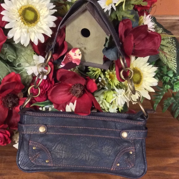 Handbags - ❌LAST CHANCE❌🎉HP🎉🌺SMALL DENIM COLORED BAG🌺