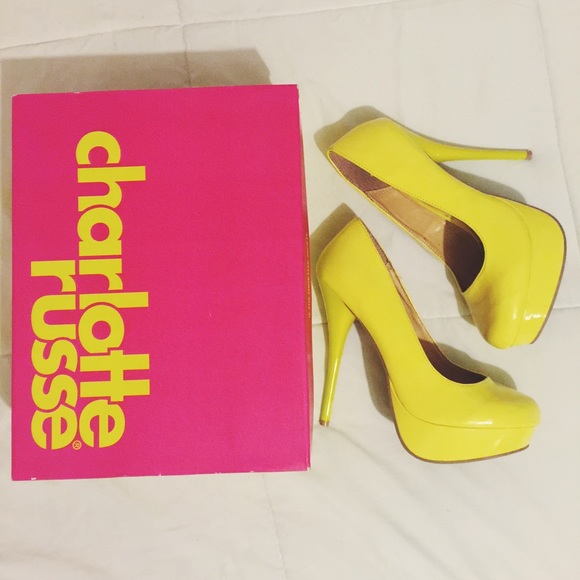Yellow Charlotte Russe pumps size 7