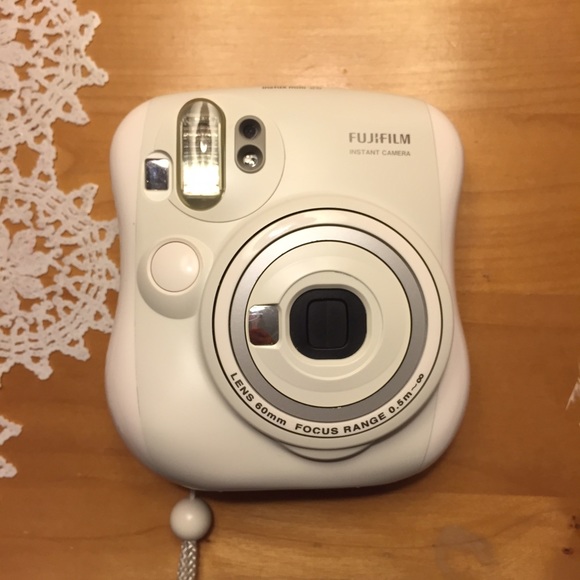 Fujifilm NEWEST MODEL instax 25 (7 FREE FILMS)