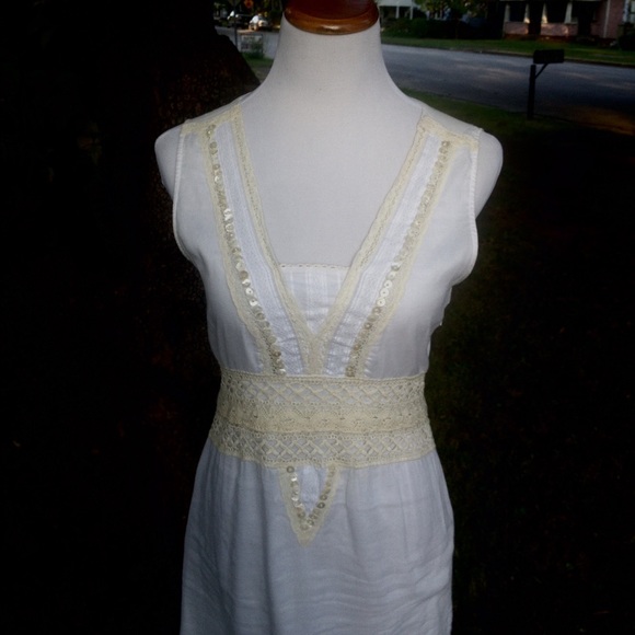 Vintage White Dress, Embroidered w/ Buttons, Sz Lg - Picture 2 of 4