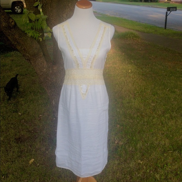 Vintage White Dress, Embroidered w/ Buttons, Sz Lg - Picture 3 of 4