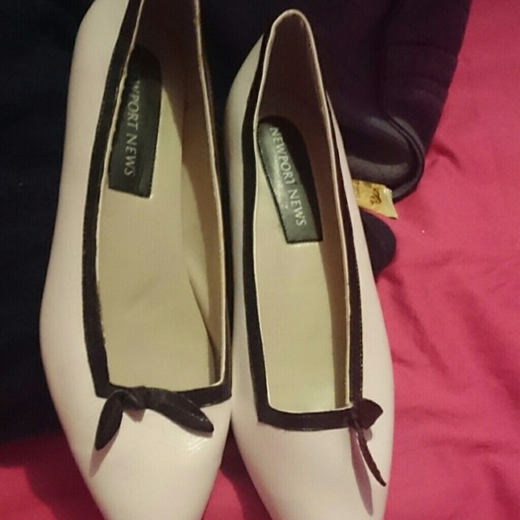 White and black flats