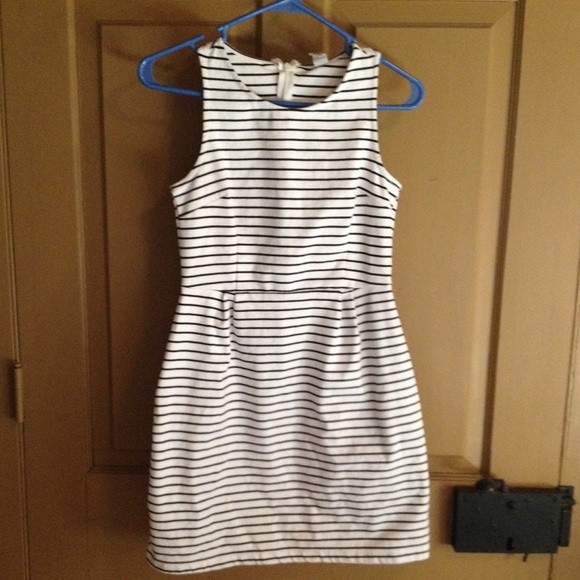 Old Navy Dresses & Skirts - Old navy striped dress