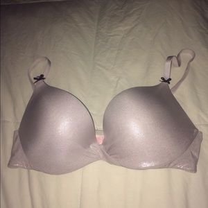 2 Victoria's Secret Bras