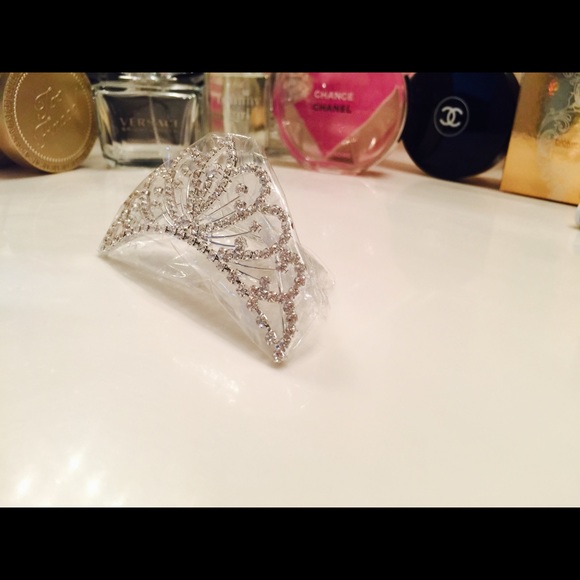 Tiara with Swarovski diamonds - Picture 1 of 3