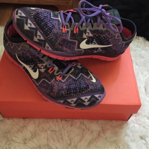 Nike Shoes - Nike TRIBAL Free Run 5.0 TR FIT sz. 11