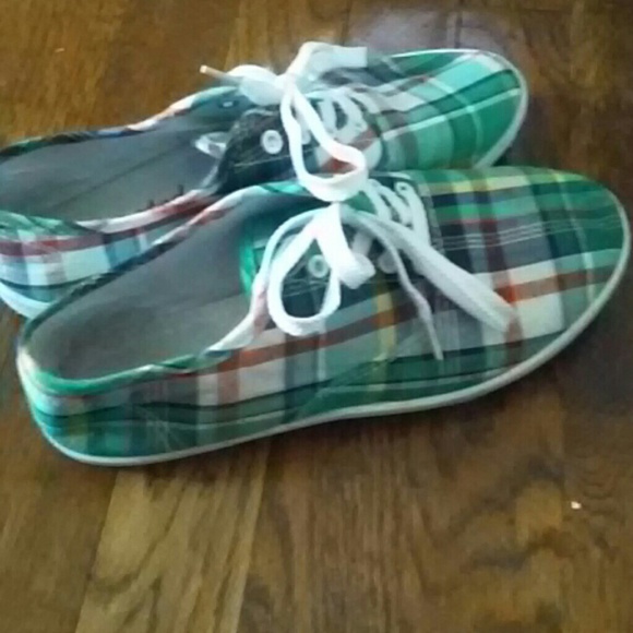 Adorable  plaid sneaks