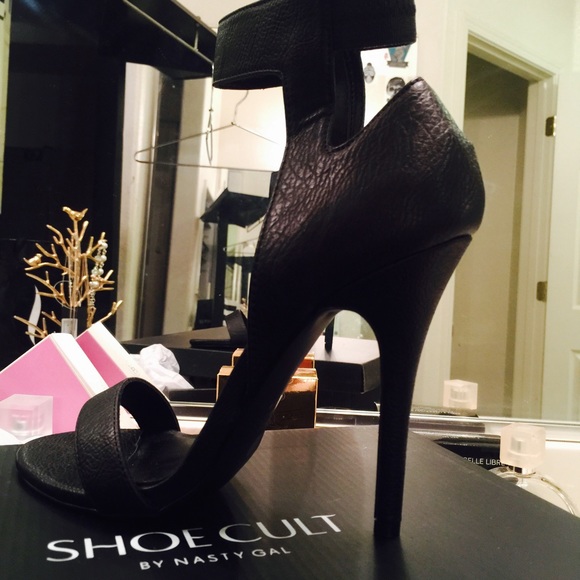 Brand new Nasty Gal Faux leather high heels - Picture 2 of 4