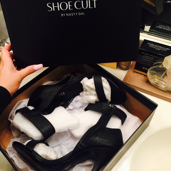 Brand new Nasty Gal Faux leather high heels - Picture 3 of 4