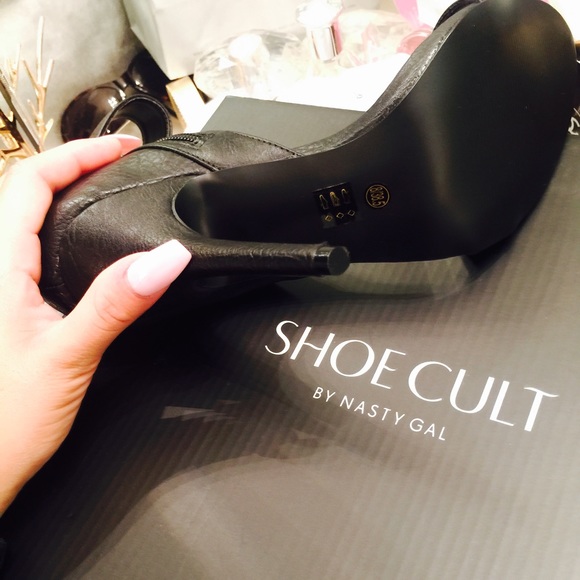 Brand new Nasty Gal Faux leather high heels - Picture 4 of 4