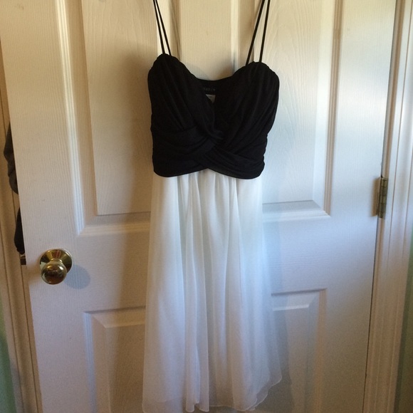 SOLD! Formal dress - Picture 2 of 4