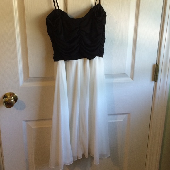 SOLD! Formal dress - Picture 4 of 4