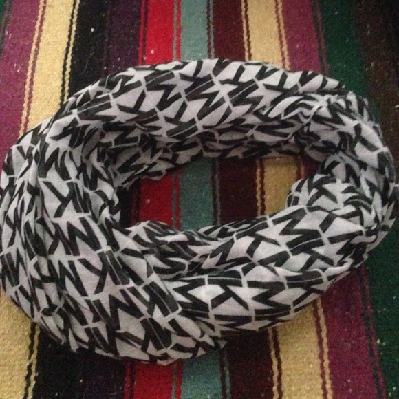 MK scarf - Picture 2 of 2
