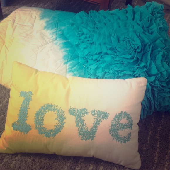 Twin sized bed set