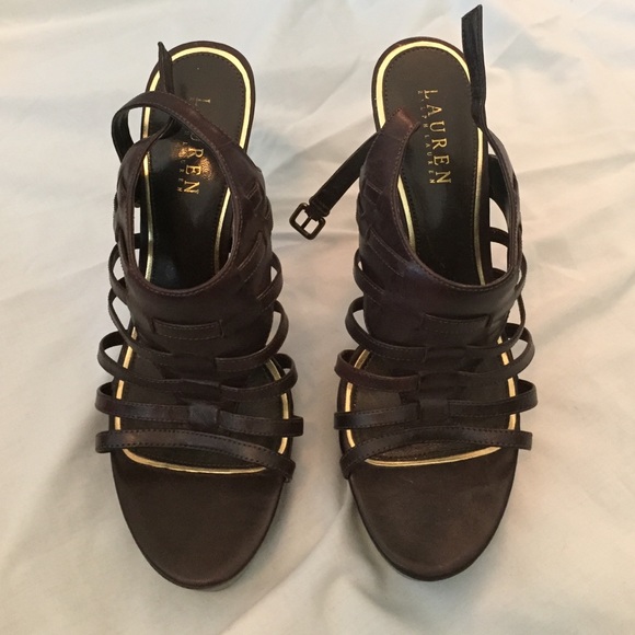 Super sexy chunky brown sandals!