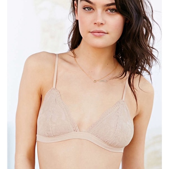 ❌SOLD OUT❌Triangle Lace Bralette - Picture 2 of 3