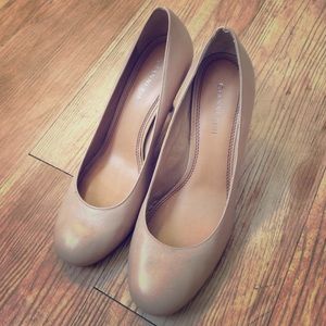 Gianni Bini nude leather heels