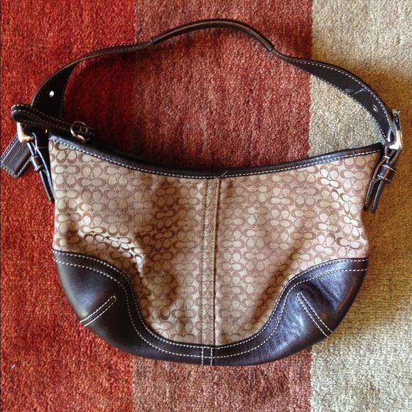 Signature hobo shoulder bag - Picture 1 of 1